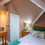 Oakfold House 4*