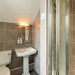 Oakfold House 4*