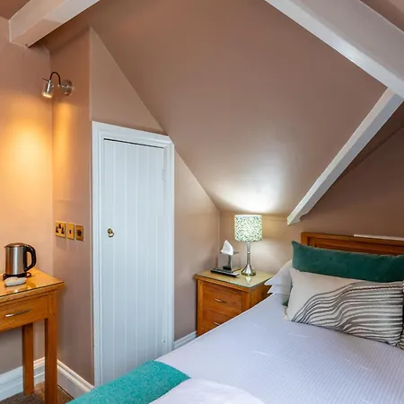 Oakfold House 4*