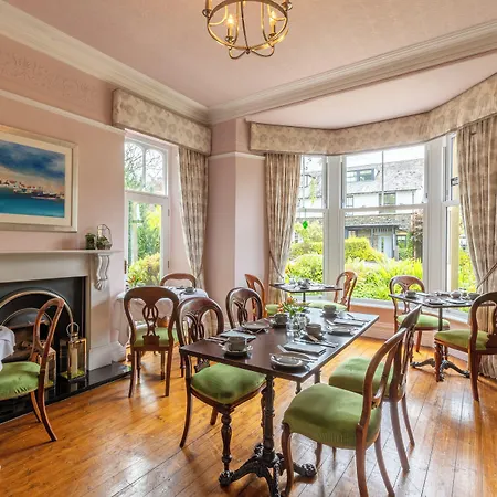Гостевой дом Oakfold House 4*