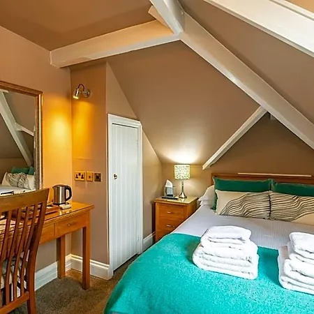 Oakfold House 4*