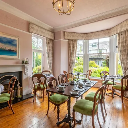Oakfold House Guest house 4*